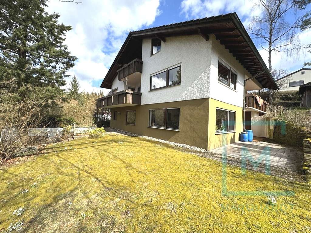 Immobilie in Mainhardt - Einfamilienhaus mit Einliegerwohnung und Doppelgarage in sehr ruhiger Lage (Großer Garten) - Bild 0