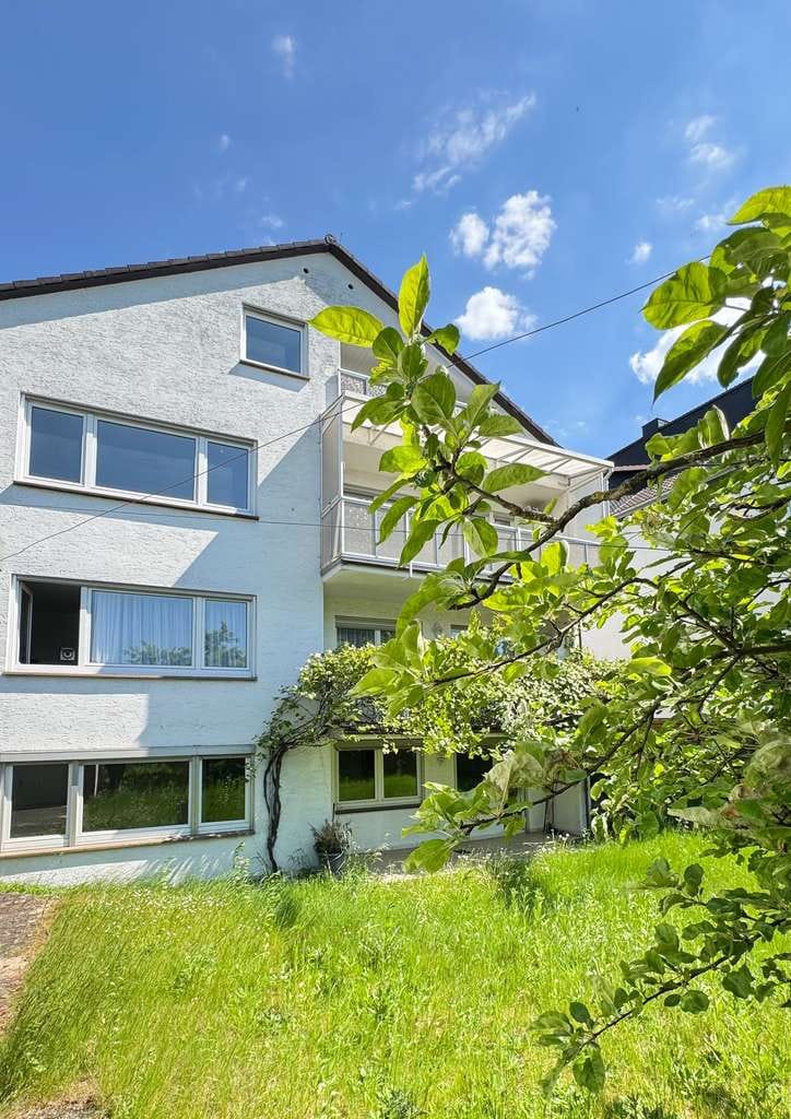 Immobilie in Egelsbach - Freistehendes Mehrfamiliehaus mit ELW und Doppelgarage in ruhige Lage, Egelsbach - Bild 0