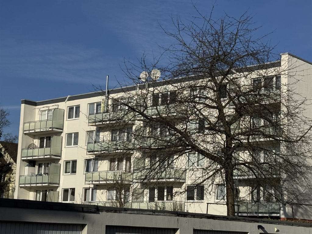 Immobilie in Waldbröl - Wohnung im obersten Geschoss  modernisiert, mit Balkon &amp; Kaminofen - Bild 1