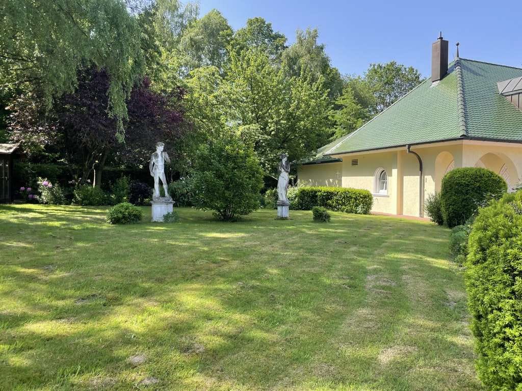 Immobilie in Harpstedt - Einzigartige Villa mit Spa & Innenpool auf parkähnlichem Seegrundstück - Bild 3