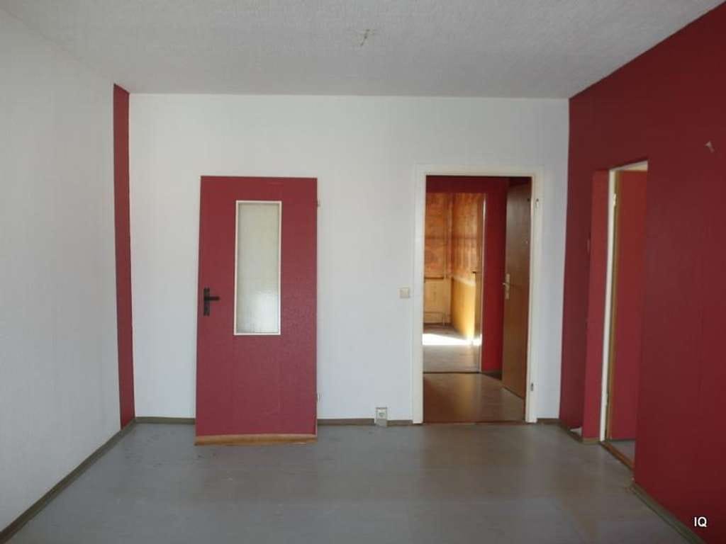 Immobilie in Lauchhammer - Preiswerte und renovierungsbedürftige 2-Zimmer-Wohnung im 4.OG mit Balkon - Bild 3