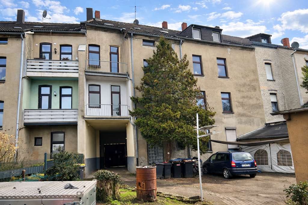 Immobilie in Gelsenkirchen - Sanierungsbedürftiges MFH mit hohem Mietsteigerungspotenzial - Bild 1