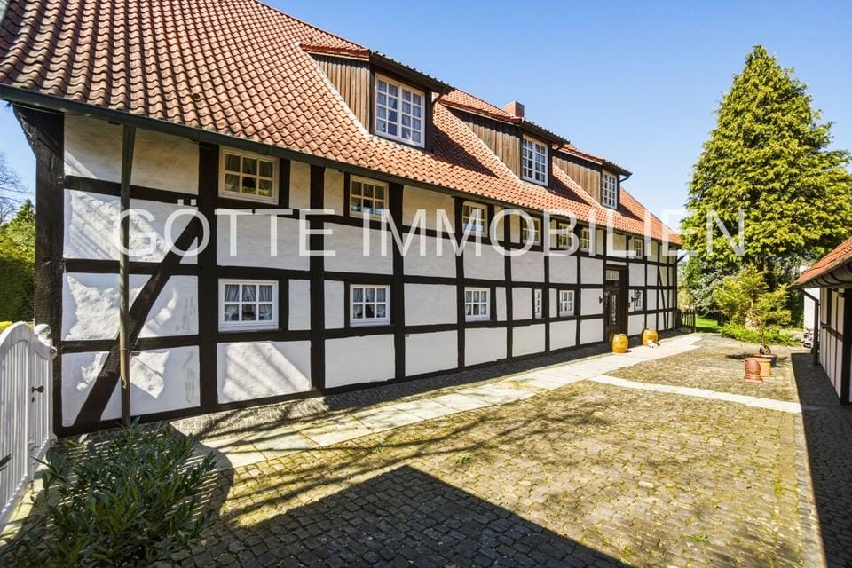 Immobilie in Gütersloh - Elegantes Fachwerkhaus mit individueller Nutzung - Bild 0