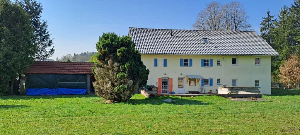 Immobilie in Neufraunhofen - EEK A: Großes Einfamilienhaus mit Anbau  und 5.600qm Grund in absoluter Alleinlage Nähe Velden! - Bild 0