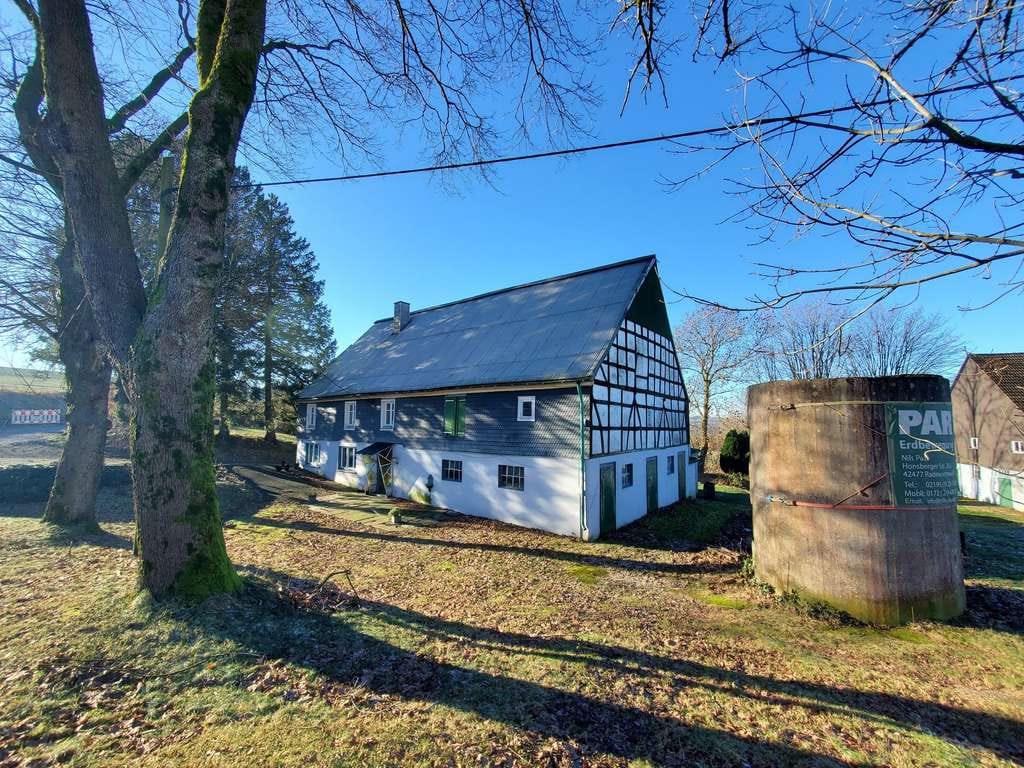 Immobilie in Radevormwald - Ihr Landhaus-Traum: Bauernhaus + Scheune mit viel Charme und Raum zur Entfaltung - Bild 1