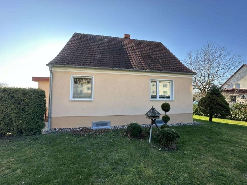 Immobilie in Dahmen - Ruhige Idylle mit  mit jeder Menge Nebengelass, Blick auf den Teich und angrenzende Felder - Bild 3