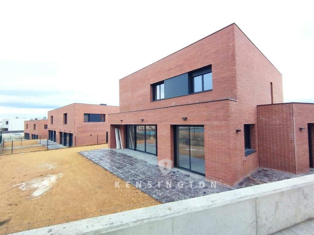 Immobilie in Schönheide - Newly built house with pool and garden in Mataró - Bild 0