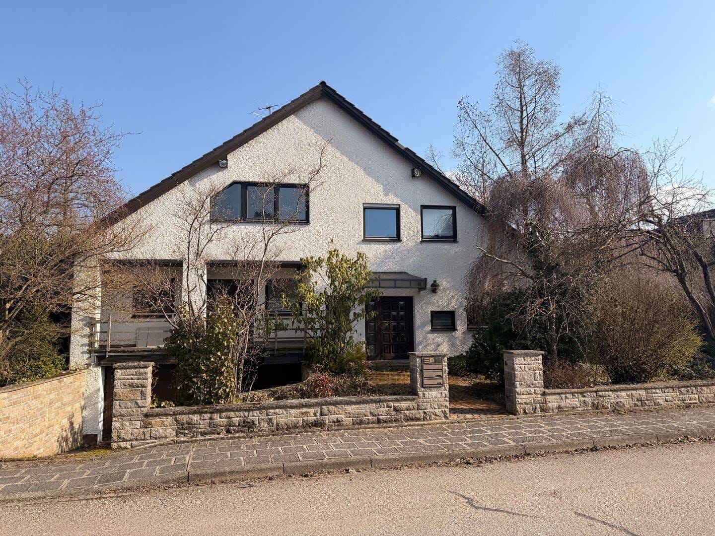 Immobilie in Heilsbronn - Top Objekt mit Potenzial! Wohnen & Arbeiten unter einem Dach – Zweifamilienhaus mit 2 Eingängen - Bild 0