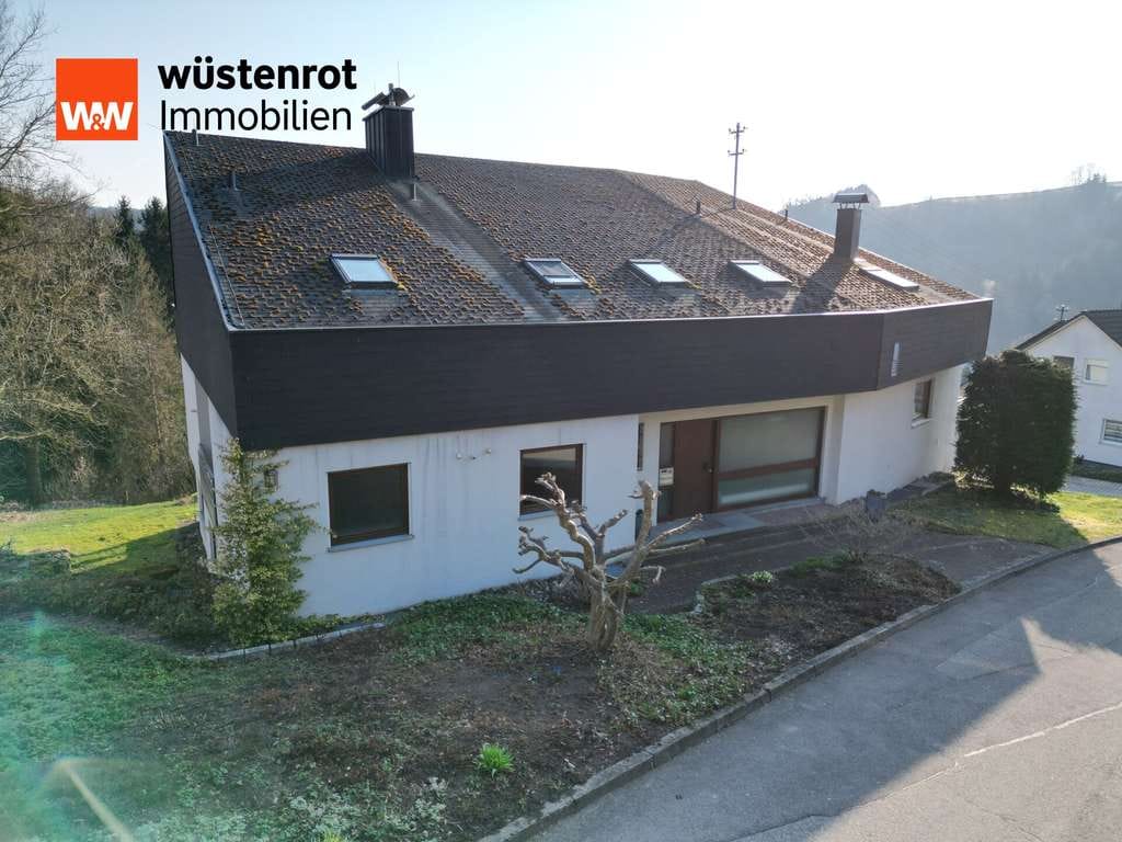 Immobilie in Sulzbach-Laufen - Imposantes Wohnhaus mit Einliegerwohnung in sonniger Lage 
- Fantastisch viel Raum zum Leben! - Bild 1