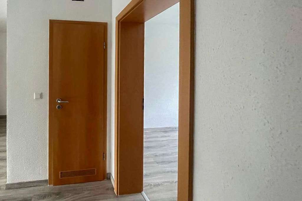 Immobilie in Dinslaken - Paketverkauf - Zwei bezugsfreie 3-Zimmer-Whg mit zwei Reihengaragen - Bild 1