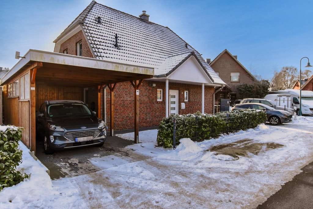 Immobilie in Achterwehr - Neubaugleiches EFH mit PV Anlage und WallBox  - Bild 2