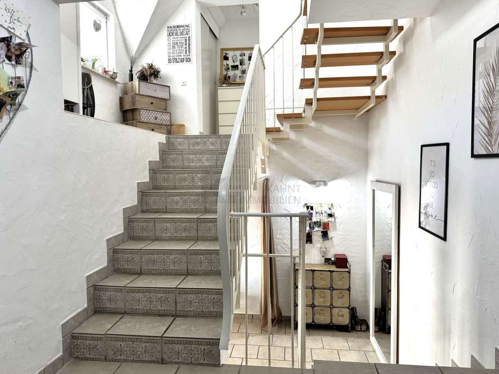 Immobilie in Oberhausen-Rheinhausen - EINZIGARTIGES WOHNERLEBNIS - GROßZÜGIGE MAISONETTE WOHNUNG AUF 3 EBENEN - Bild 4