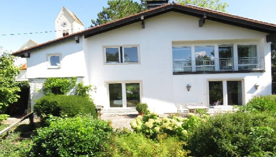 Immobilie in Andechs - Ihr Traumhaus? Weitblick, Ruhe, ideal für Kinder, Schwimmbad, Sauna, bis 8,5 Zimmer, Saniert, PV-Anlage, Dämmung - Bild 0