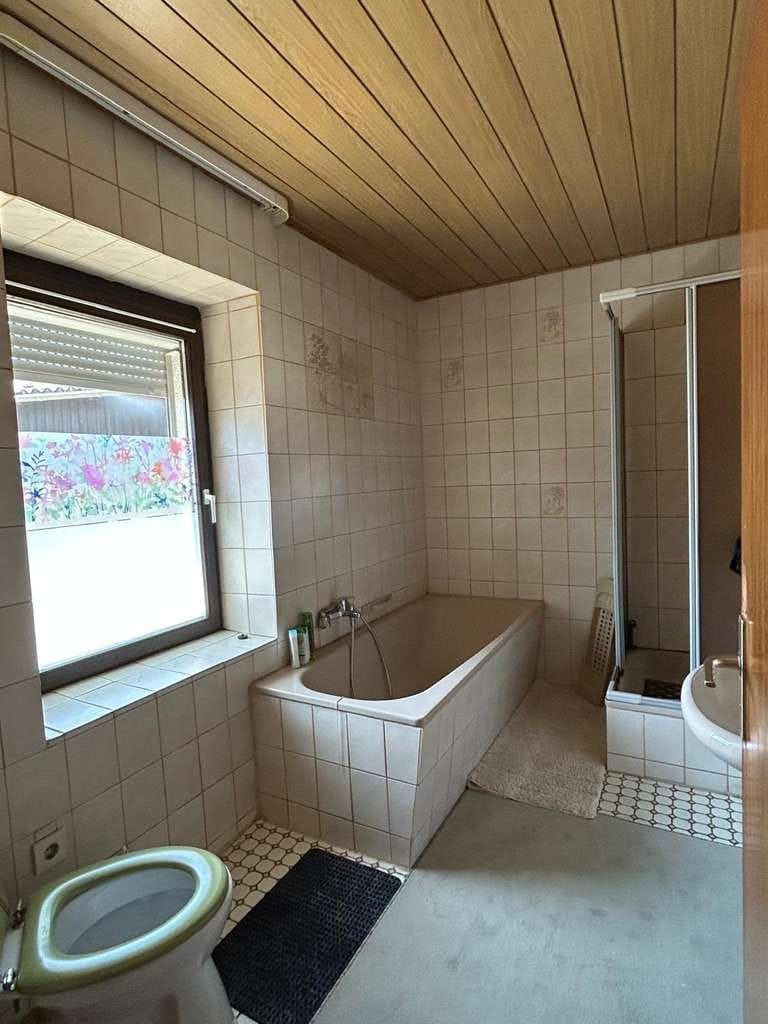 Immobilie in Merchweiler - Renovierungsbedürftiges einseitig angebautes 1 FH mit Ausbaupotenzial in 66589 Merchweiler - Bild 4