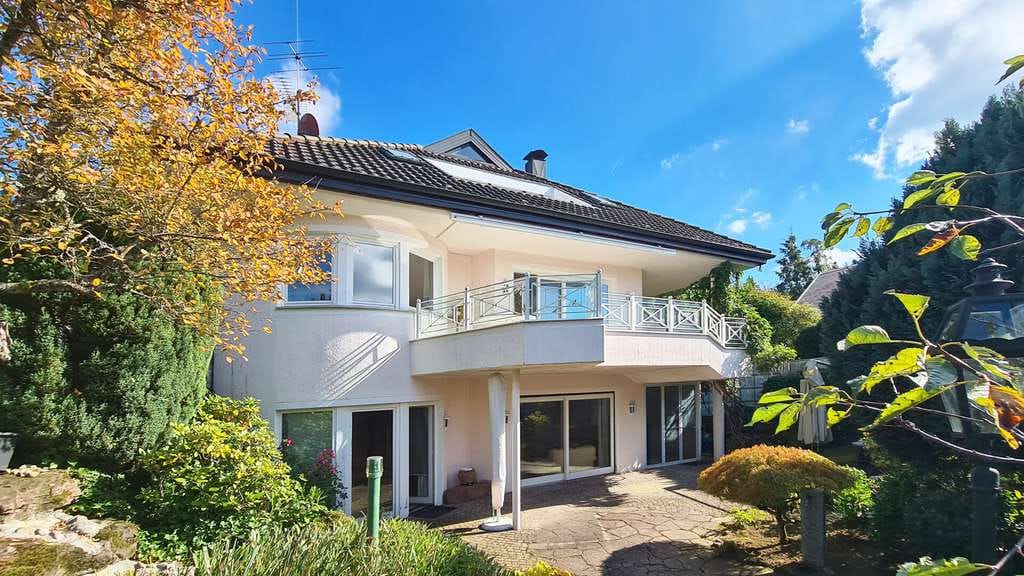 Immobilie in Bad Liebenzell - *** Attraktives Einfamilienhaus mit Einliegerwohnung in ruhiger Wohnlage! *** - Bild 0