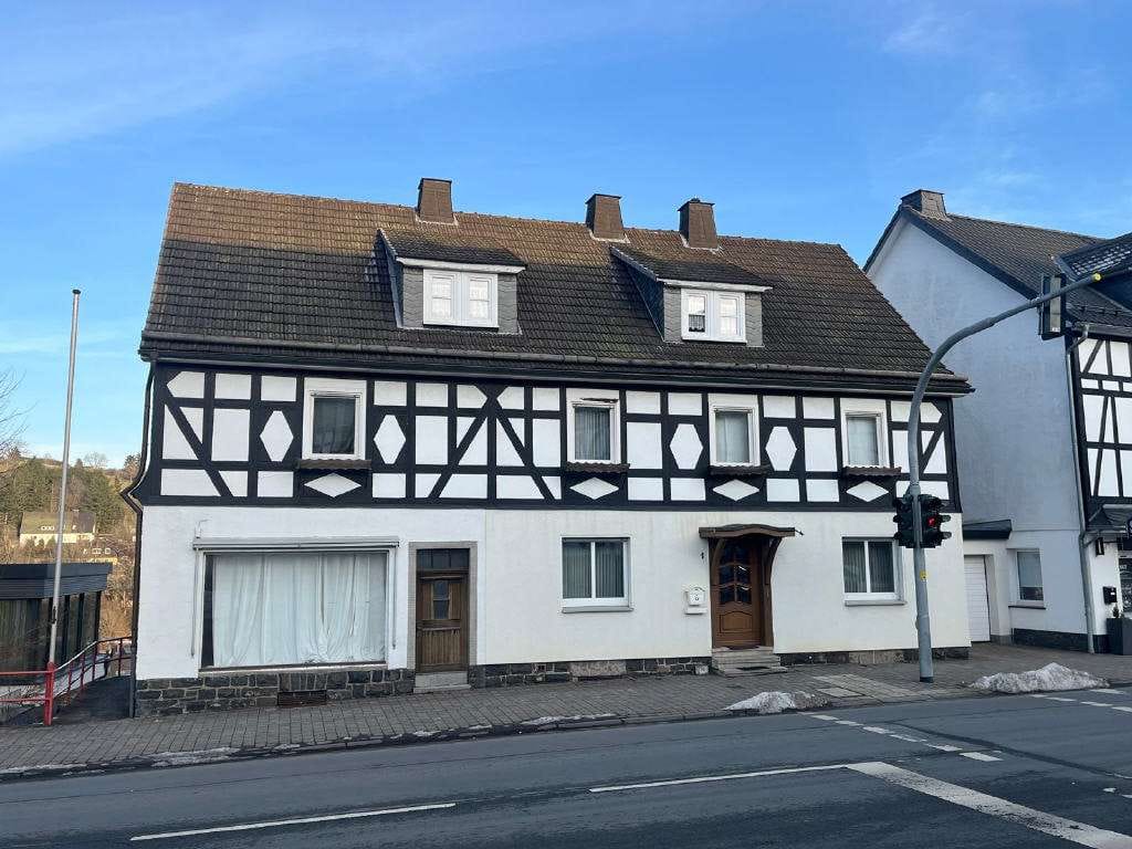 Immobilie in Hallenberg - / Ein Haus mit vielen Möglichkeiten! - Bild 1