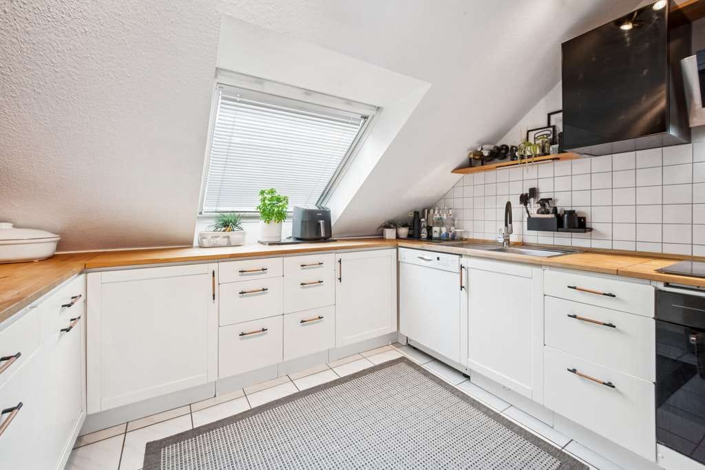 Immobilie in Haibach - „Wie im eigenen Haus“ 
Exklusive Dachgeschosswohnung mit Balkon 
                 und Kaminofen in - Bild 3