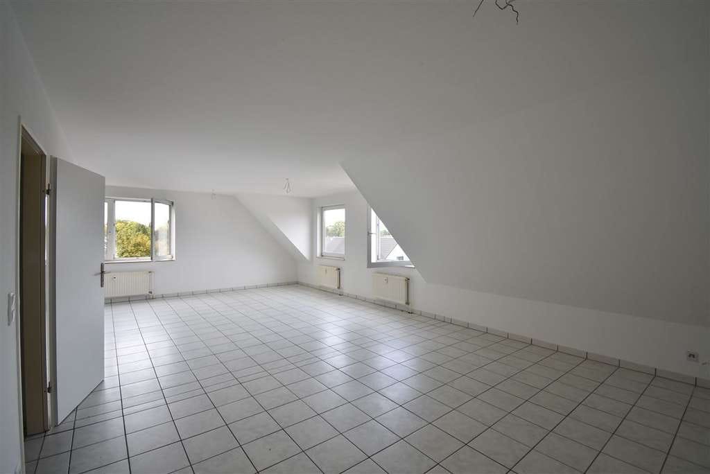 Immobilie in Voerde (Niederrhein) - Provisionsfrei! Geräumiges Apartment in Voerde zu verkaufen - Bild 0