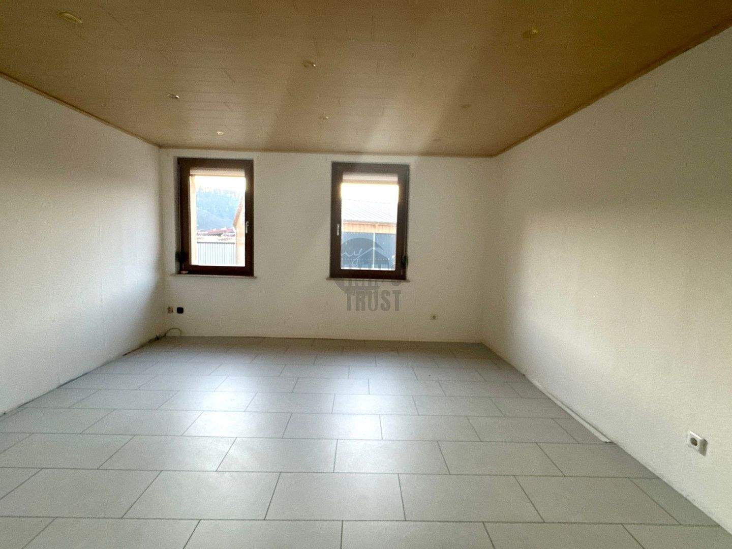 Immobilie in Wertheim - ENDLICH RAUS AUS DER MIETE - EIGENES HAUS MIT TERRASSE, BALKON UND GARAGE - Bild 2