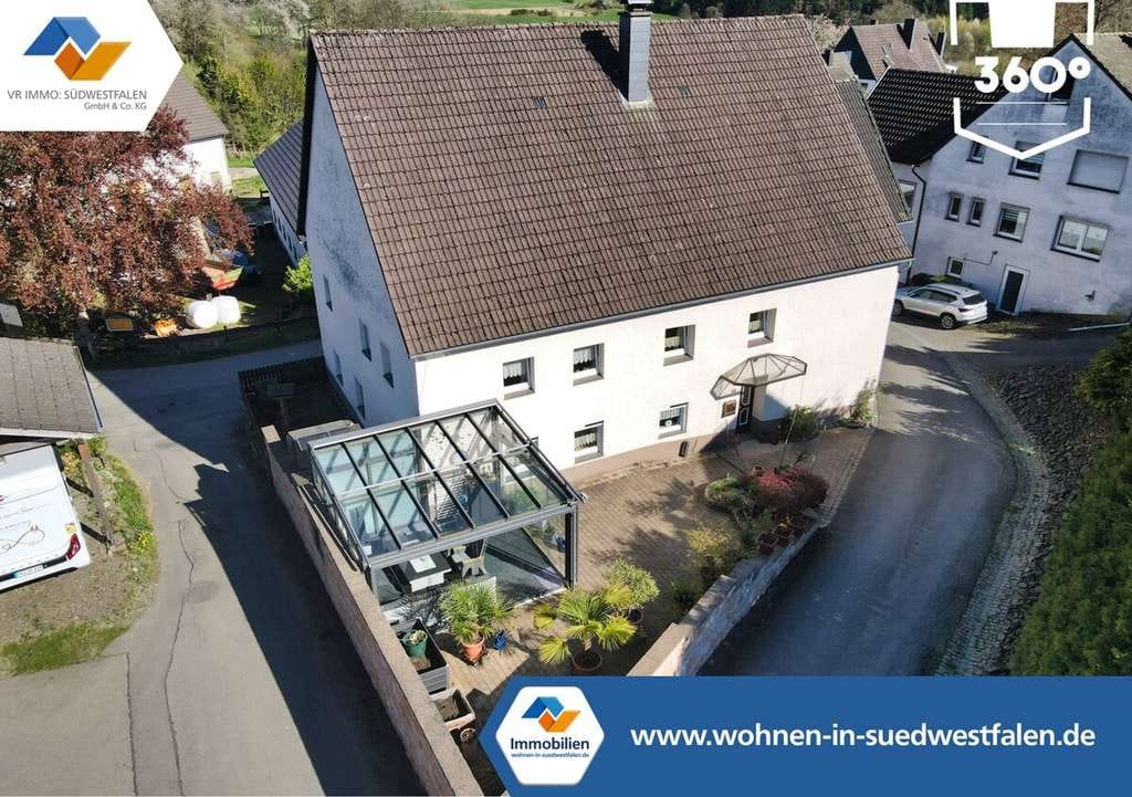 Immobilie in Meinerzhagen - VR IMMO: Saniertes Bauernhaus mit Wohnmobil-Carport – wenig Grundstück, viel Komfort. - Bild 0