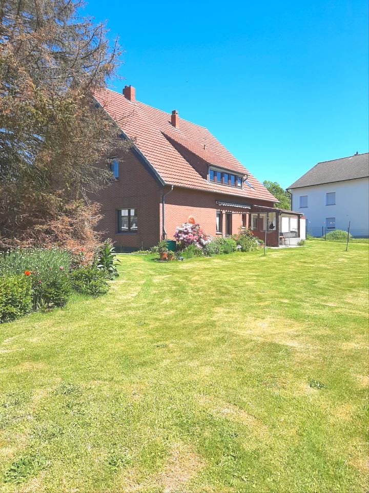 Immobilie in Enger - Zwei- Dreifamilienhaus ruhig gelegen mit möglichem Bauplatz - Bild 0
