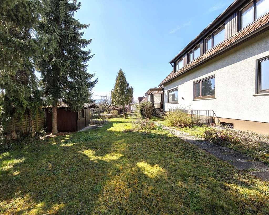Immobilie in Dußlingen - Zweifamilienhaus Bj. 1969 mit großem Garten und Doppelgarage in ruhiger Lage - Bild 2