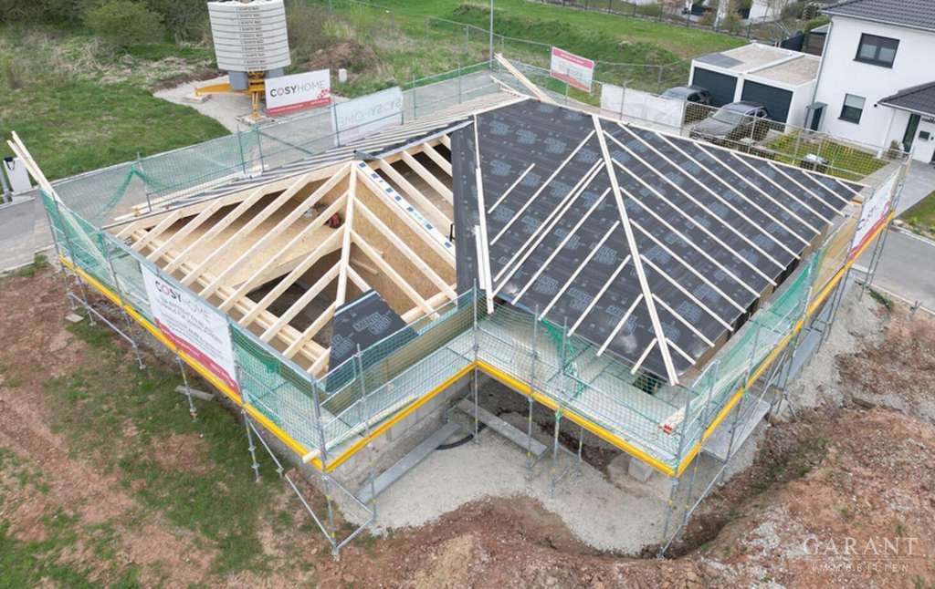 Immobilie in Schlüsselfeld - Moderner Bungalow mit überdachter Veranda und Garage - naturnah wohnen mit durchdachtem Wohnkonzept - Bild 2