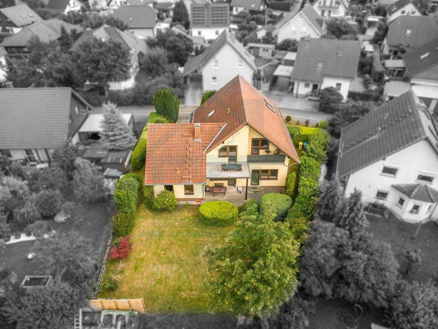 Immobilie in Hermsdorf - Für Familie & Homeoffice: Großzügiges 7-Zimmer-Haus mit Sauna und Komfort-Garage - Bild 1