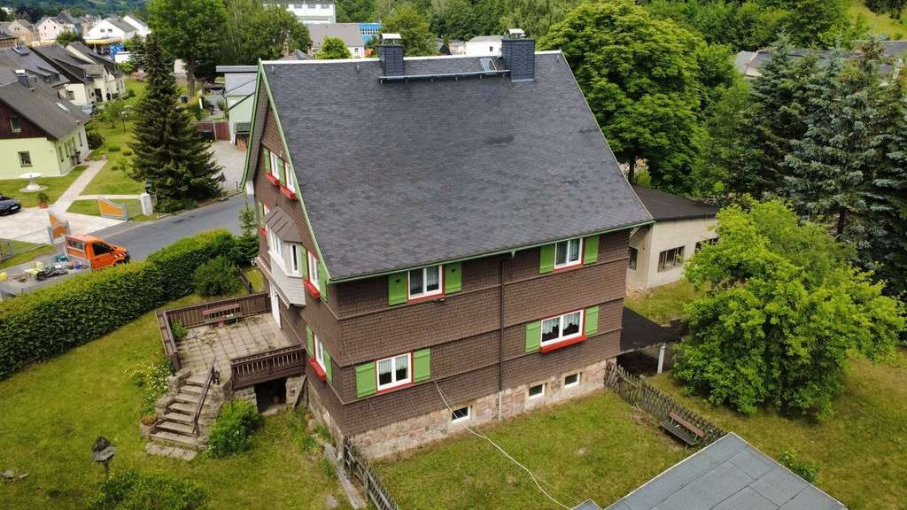 Immobilie in Olbernhau - Ein Stück Welterbe: Historisches Holzhaus in schöner Lage von Olbernhau! - Bild 0