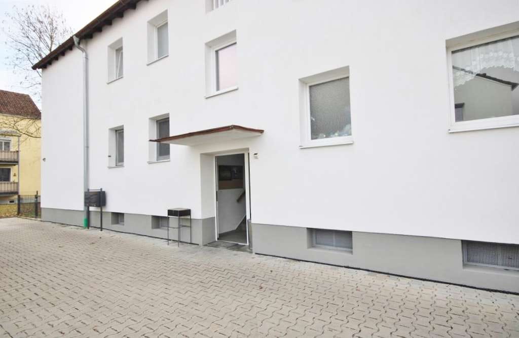 Immobilie in Pocking - Stilvolle Kapitalanlage mit Charme – vermietete 2-Zimmer-Wohnung mit kleinem Gartenanteil und Stellp - Bild 2