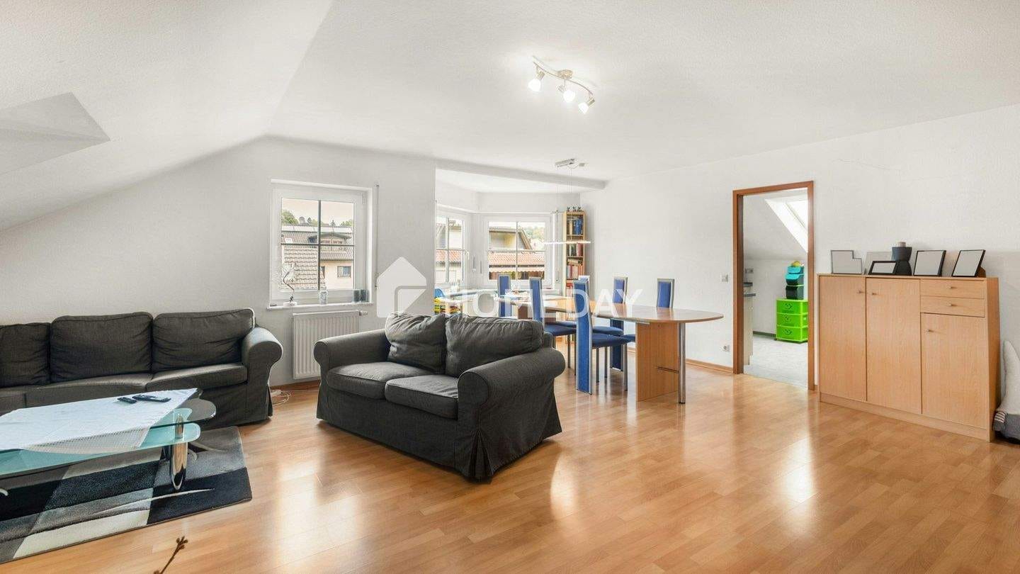 Immobilie in Königsbach-Stein - Sonnenbalkon, Raumgefühl, Ruhe - diese DG-Wohnung hat das gewisse Extra - Bild 0