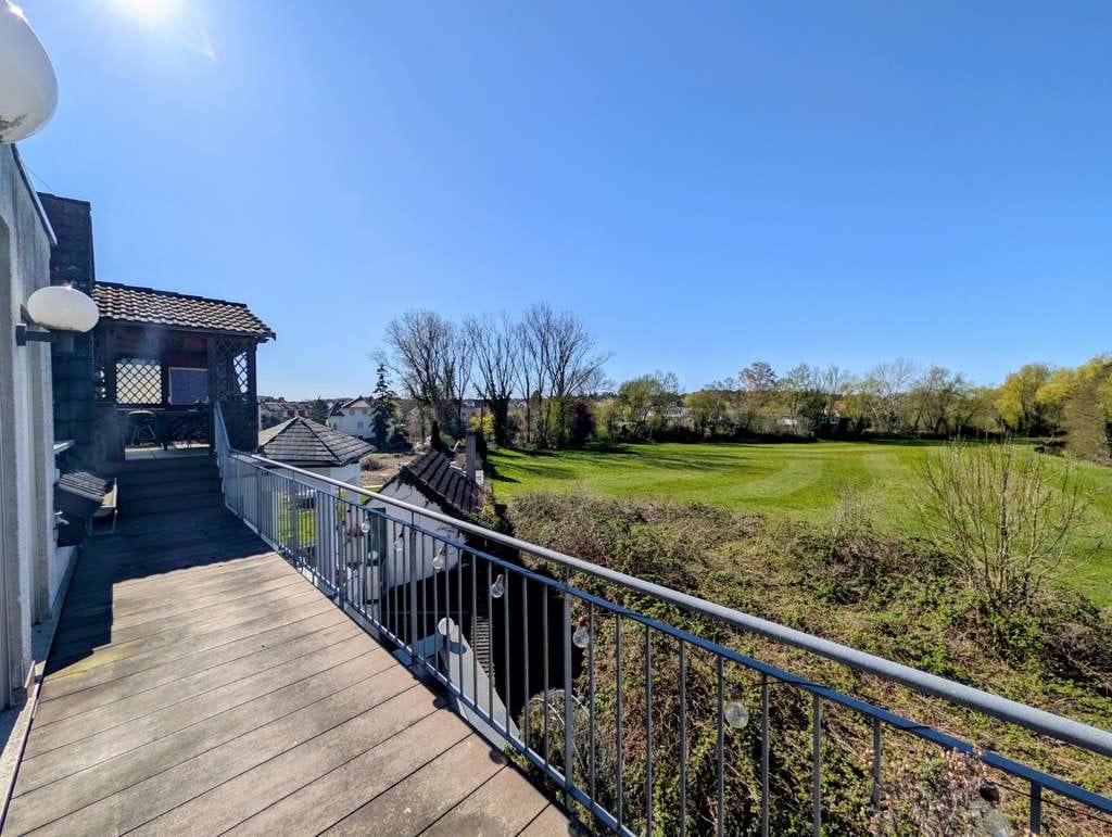 Immobilie in Obertshausen - Zweifamilienhaus mit Nebengebäude direkt am Naturschutzgebiet - Nutzfläche ca. 220 m² - Bild 1