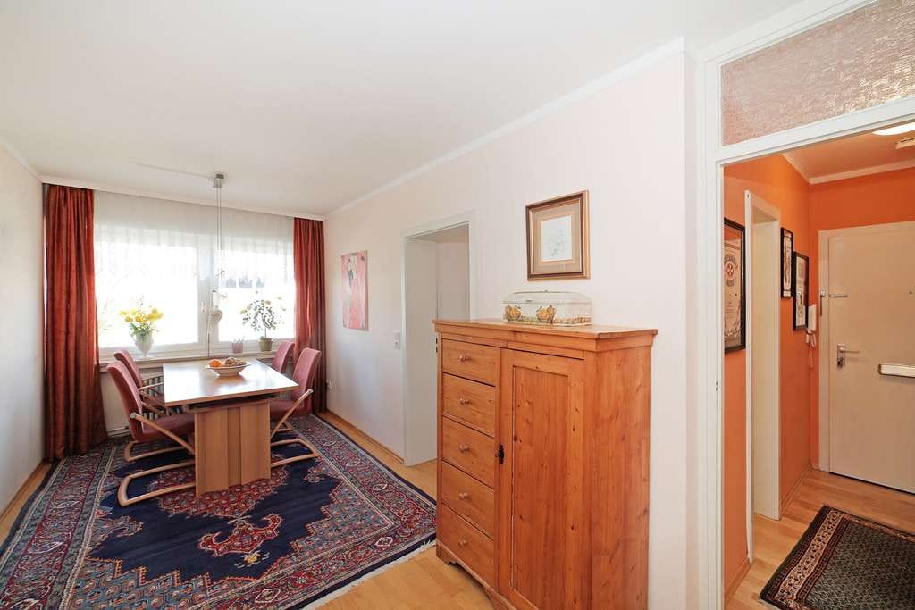 Immobilie in Unterföhring - Attraktive 3,5-Zimmer-Wohnung in grüner und ruhiger Lage in Unterföhring - Bild 2