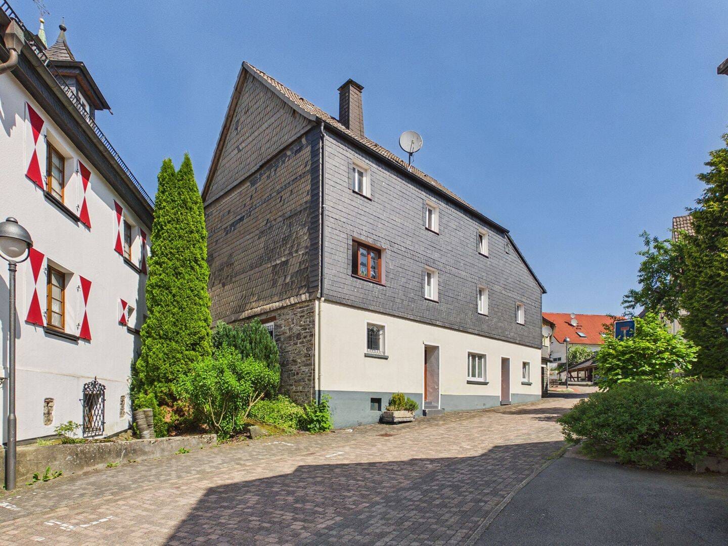 Immobilie in Herscheid - SCHADE IMMOBILIEN - Charmantes Einfamilienhaus mit Historie in Herscheid zu verkaufen! - Bild 2