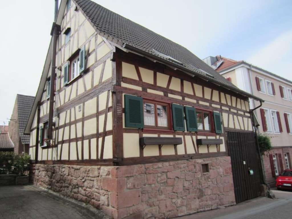 Immobilie in Loffenau - Loffenau schönes EFH Denkmalschutz, neu saniert 139qm WFL 5 Zi Hof,Scheune  - Bild 1