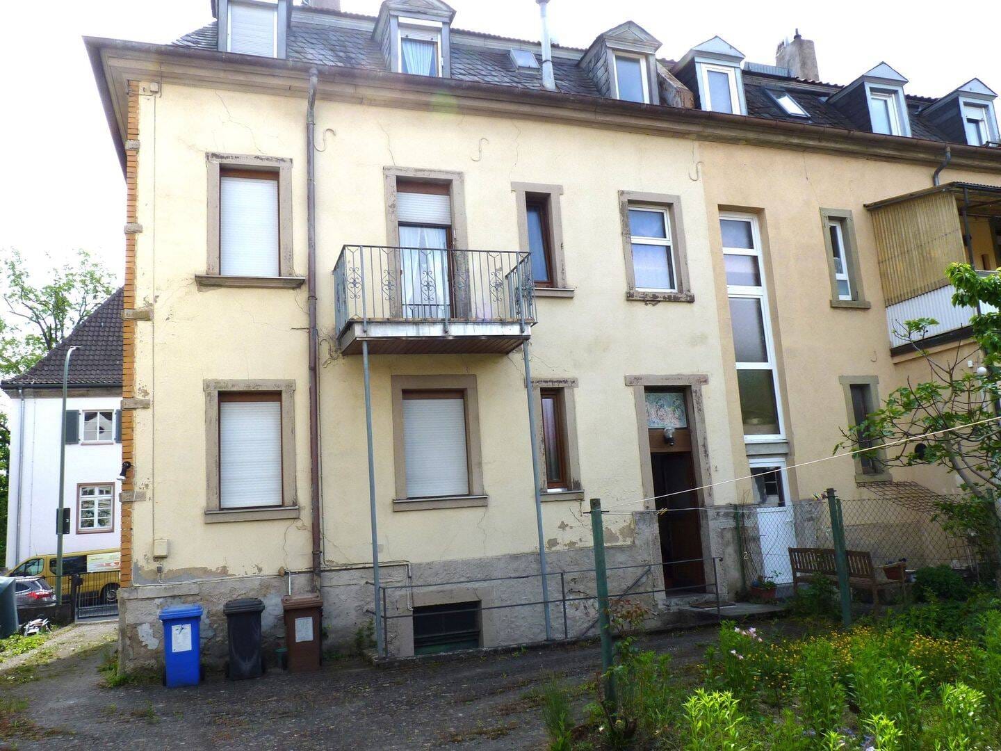 Immobilie in Würzburg - Doppelhaushälfte mit 3 Wohnungen, kleiner Gartenbereich, Hof und Scheune in Heidingsfeld  - Bild 3