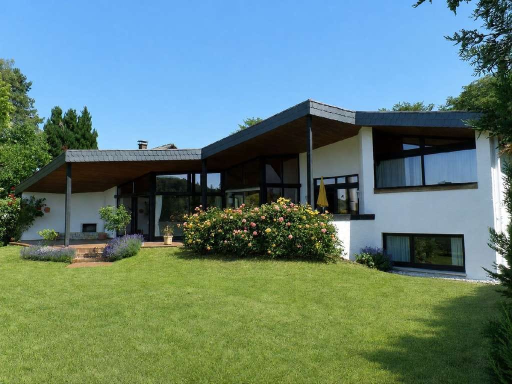 Immobilie in Waldems - Traumblick inklusive: Besondere Architektenvilla - Bild 0