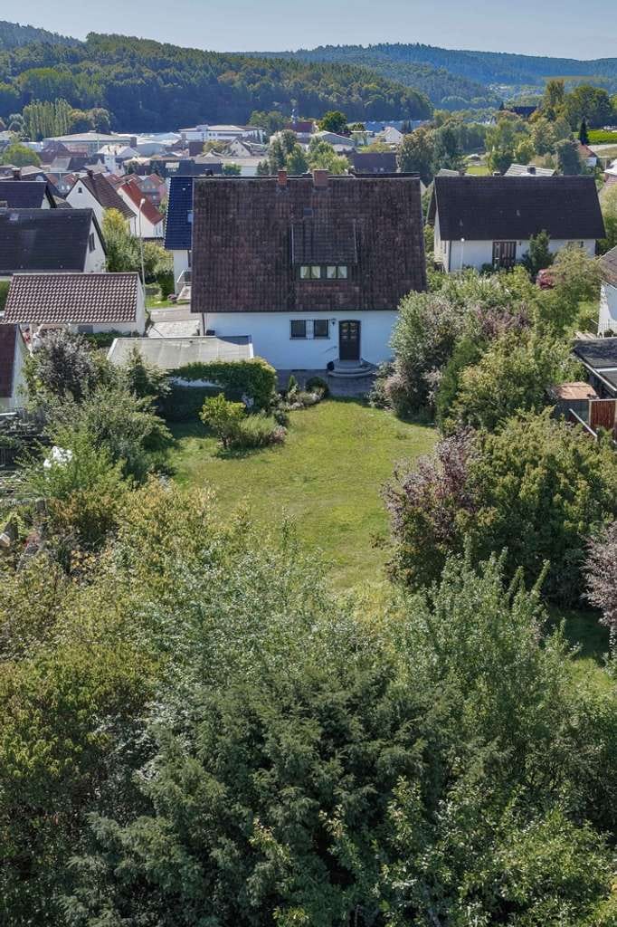 Immobilie in Weitramsdorf - Einfamilienhaus mit großem Grundstück in schöner Lage von Weitramsdorf bei Coburg - Bild 2