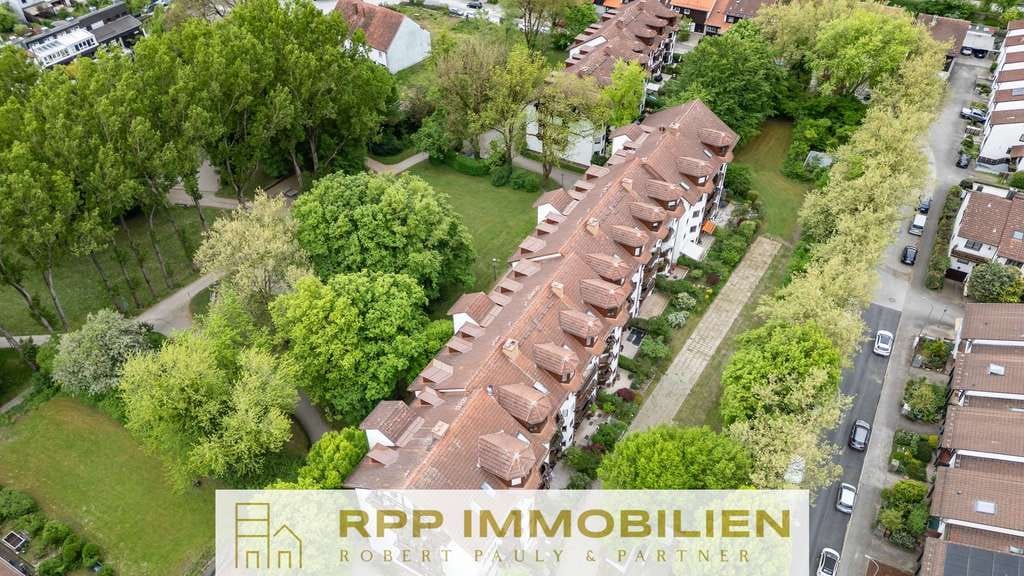 Immobilie in Oberschleißheim - Attraktive 2,5-Zimmer-Wohnung mit Lift & zwei Erkern in grüner Wohnanlage - Bild 1