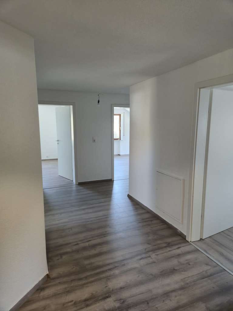 Immobilie in Seitingen-Oberflacht - Bezugsfreie 3-Zi-DG-Wohnung mit Panoramablick, EBK, Garage & Stellplatz - Bild 2