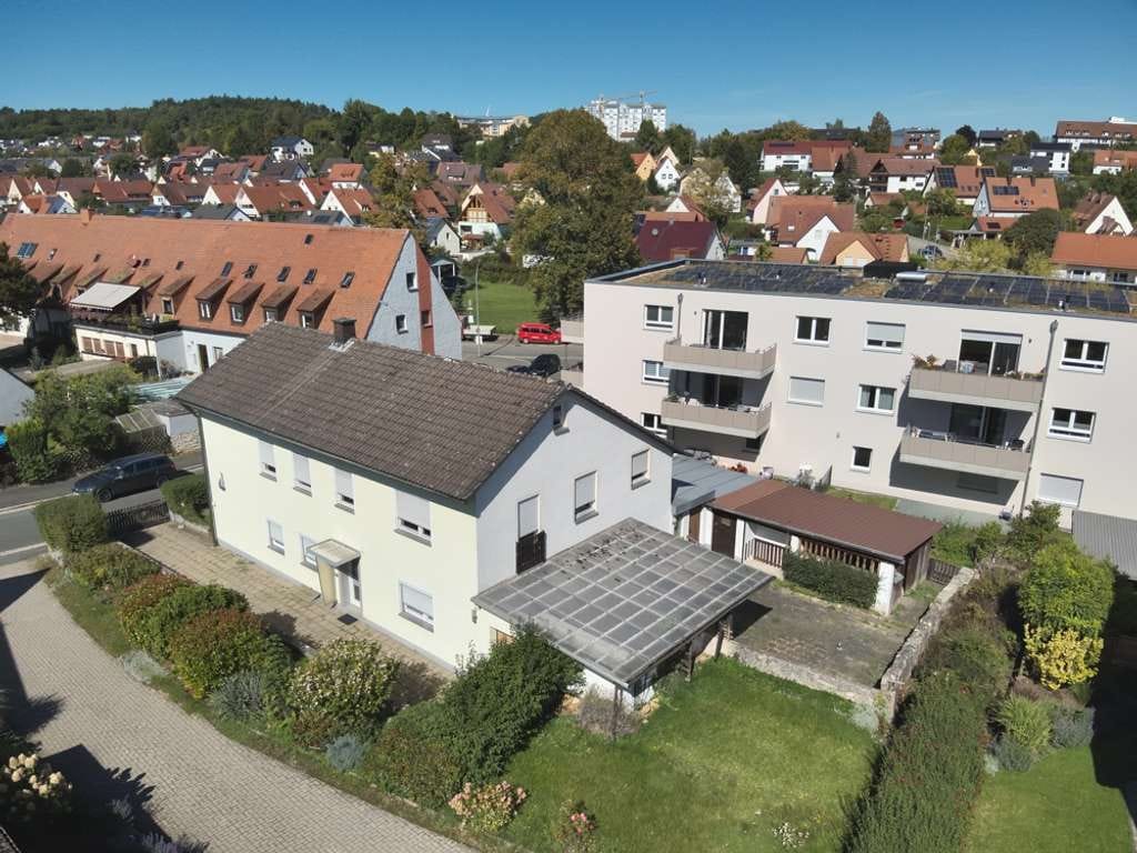 Immobilie in Pegnitz - Ein- bis Zweifamilienhaus mit kleinem Garten + Doppelgarage + Nebengebäuden! - Bild 4