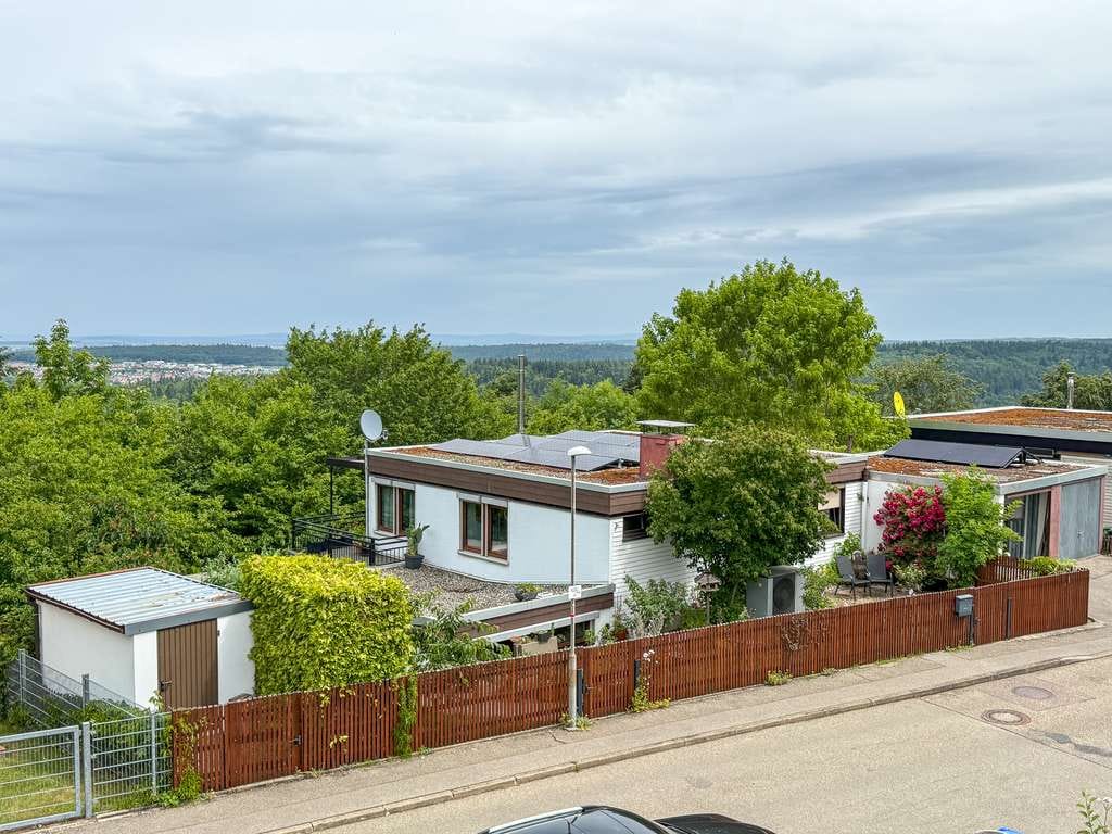 Immobilie in Engelsbrand - Freistehendes Wohnhaus mit Wärmepumpe, PV-Anlage und Blick ins Grüne - Bild 0