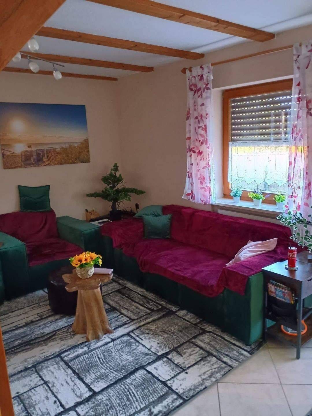 Immobilie in Burgthann - Ein geräumiges Haus, 2 Garagen, kleiner Vorgarten + Ausbaupotential im Dach zum Preis einer Wohnung - Bild 5