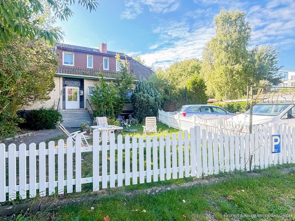 Immobilie in Grömitz - Renovierungsbedürftiges Einfamilienhaus/Gästehaus in eingewachsener Wohngegend - Bild 0