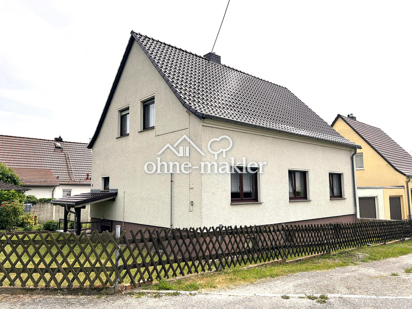 Immobilie in Lauchhammer - Familien aufgepasst: Gepflegtes Zuhause mit 4 Schlafzimmern, 2 Bädern, Vollkeller und 2 Garagen - Bild 1