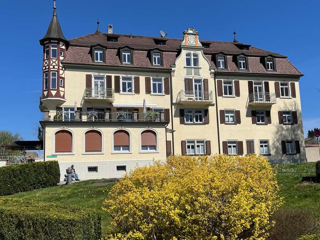 Immobilie in Heiligenberg - Lichtdurchflutete, vollmöblierte 2-Zimmer Whg im 3. OG in Heiligenberg (Erstbezug nach Renovierung) - Bild 1