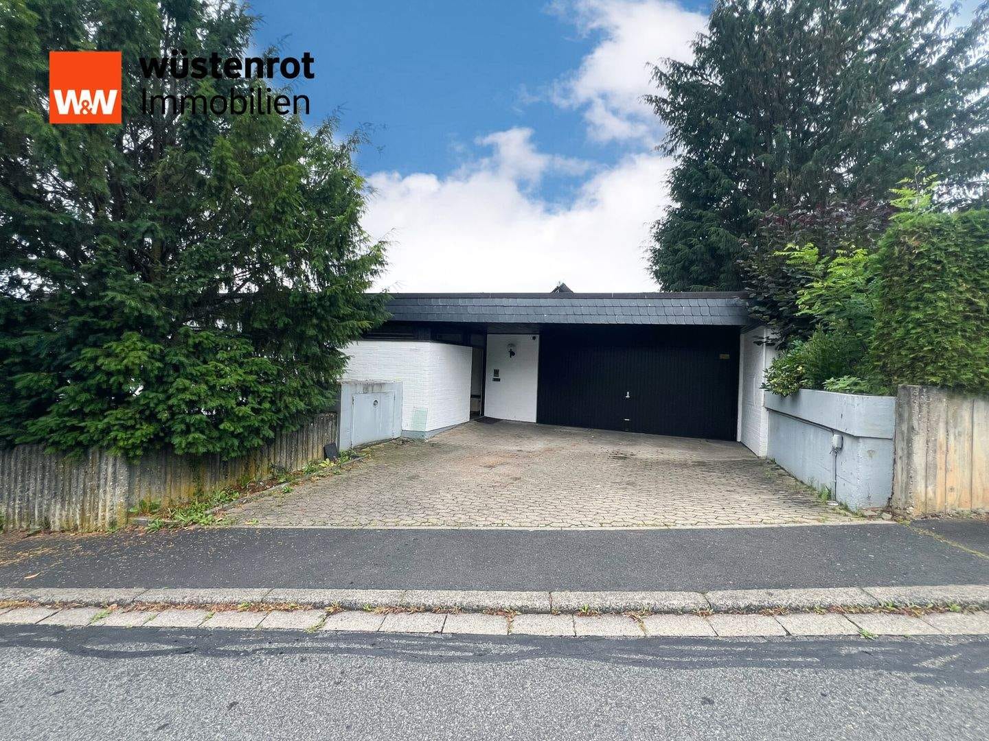 Immobilie in Dittelbrunn - Exklusiver Bungalow mit Einliegerwohnung im Architektenstil - Bild 3