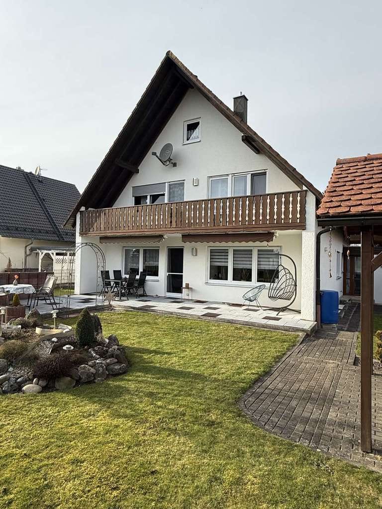 Immobilie in Bobingen - viel Platz für viele Möglichkeiten - großzügiges EFH mit DG und Carport - Bild 0