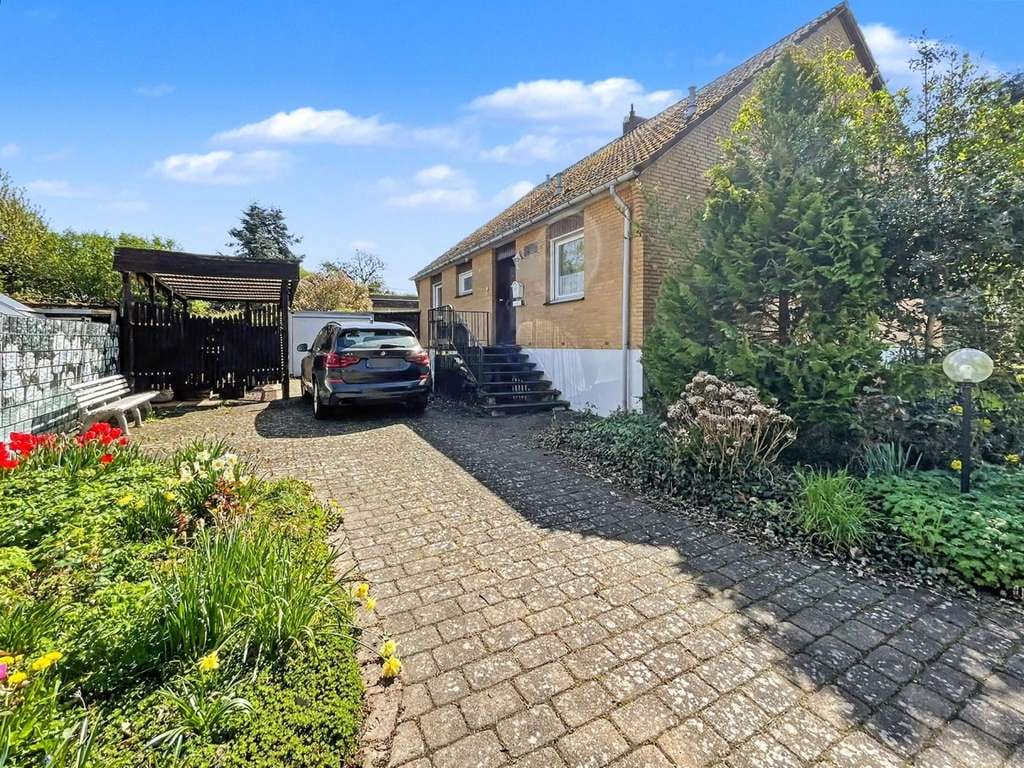Immobilie in Gehrden - Fertighaus-Einfamilienhaus mit Garage auf großem Grundstück in ruhiger Lage von Gehrden-Redderse - Bild 0