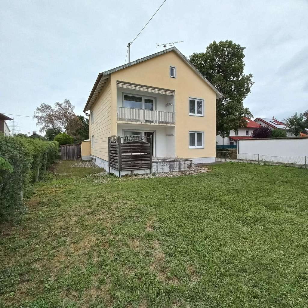 Immobilie in Pliening - Pliening  -  Landkreis Ebersberg, 2-Familien-Haus,  Altbestand mit Entwicklungspotential - Bild 1